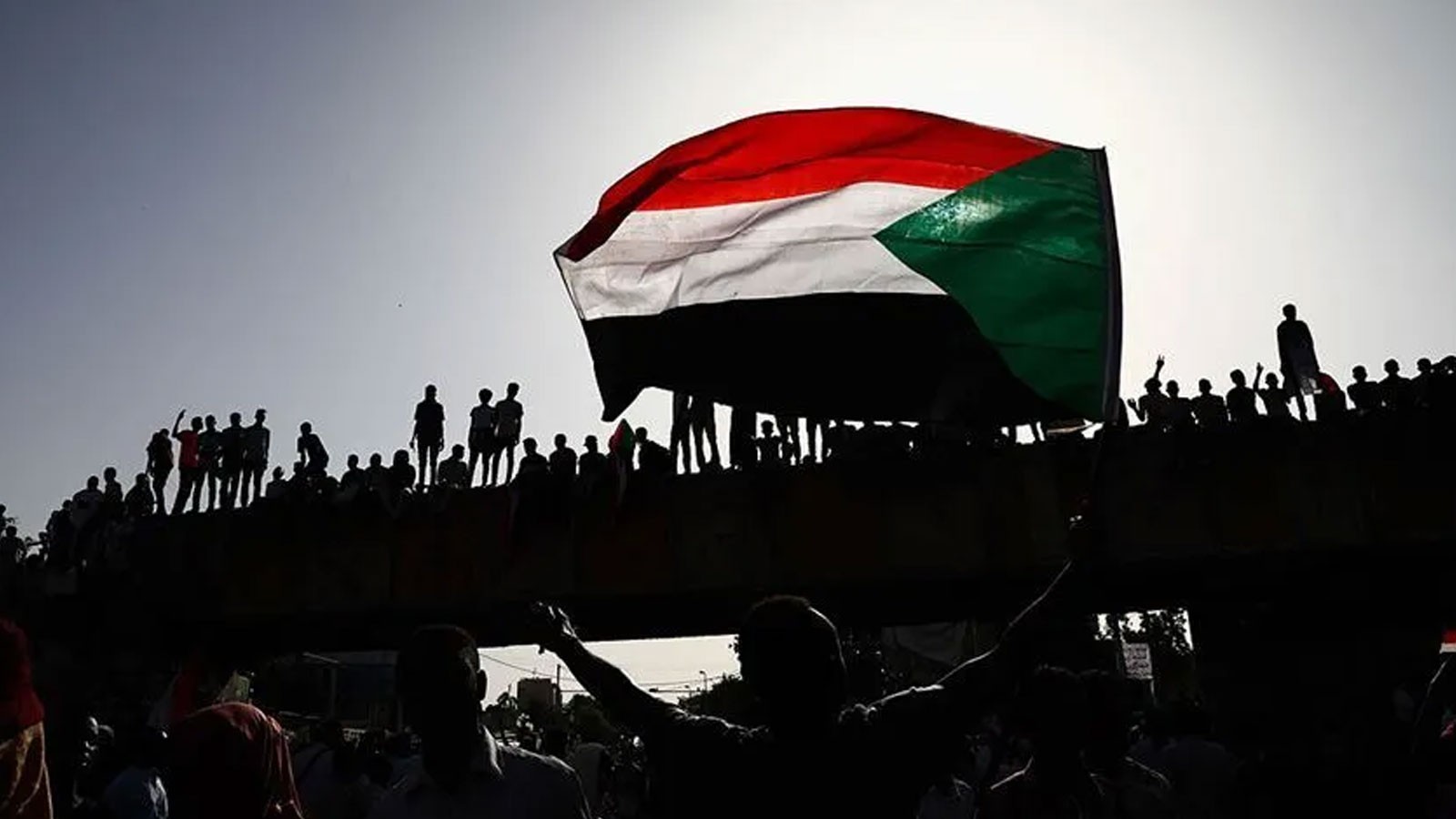 Sudan’ın başkentinde çatışmalar sürüyor, halk şehirden kaçıyor