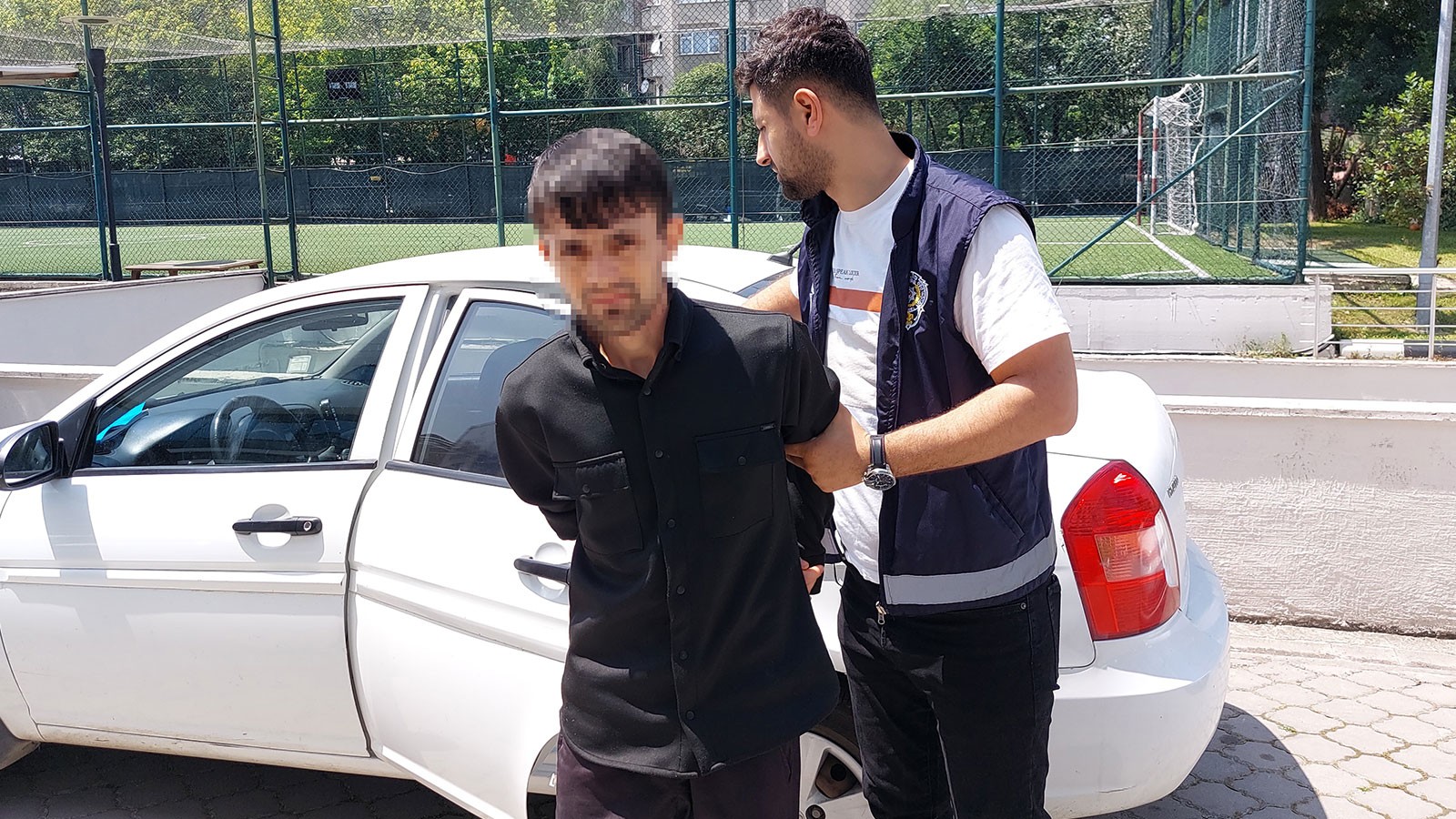Samsunda eşi ve üvey oğlunu bıçaklayan Afgan erkek, yurt dışına kaçmaya  çalışırken yakalandı