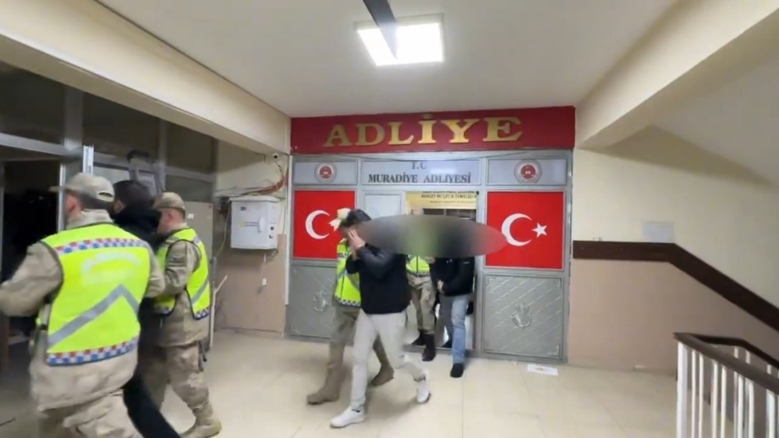 Van’da kaçak göçmen operasyonu! 5 organizatör tutuklandı