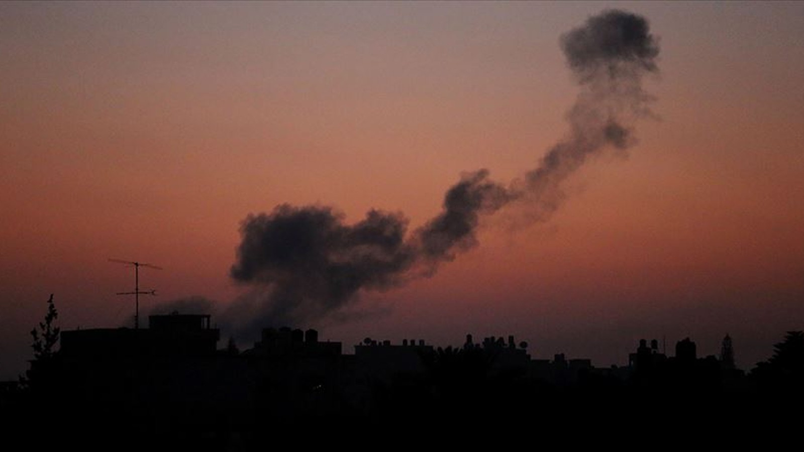 Israil ordusundan Suriye’de askeri tesise hava saldirisi