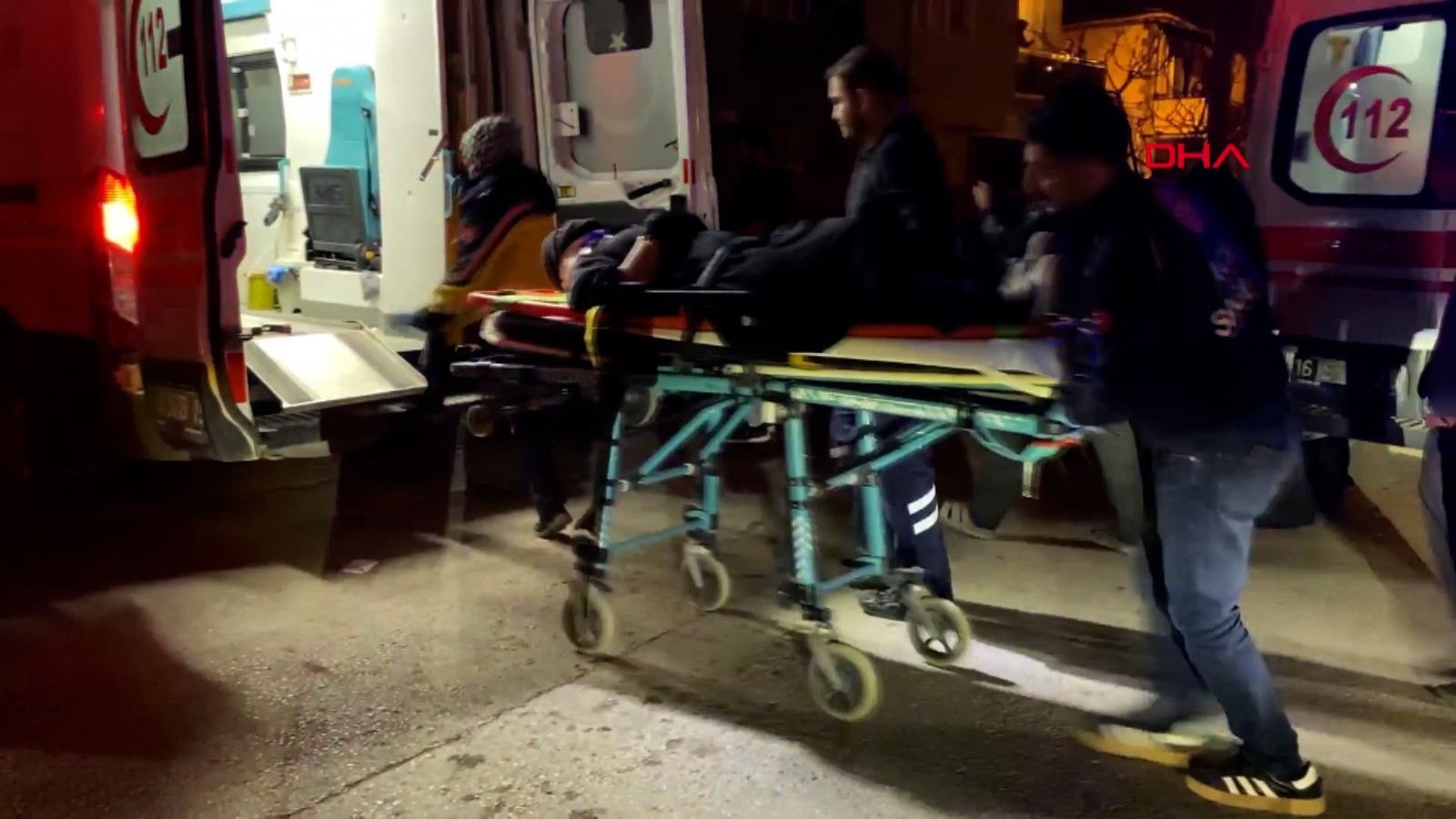 Bursa’da hafif ticari araç ile otomobil çarpıştı: 5 yaralı