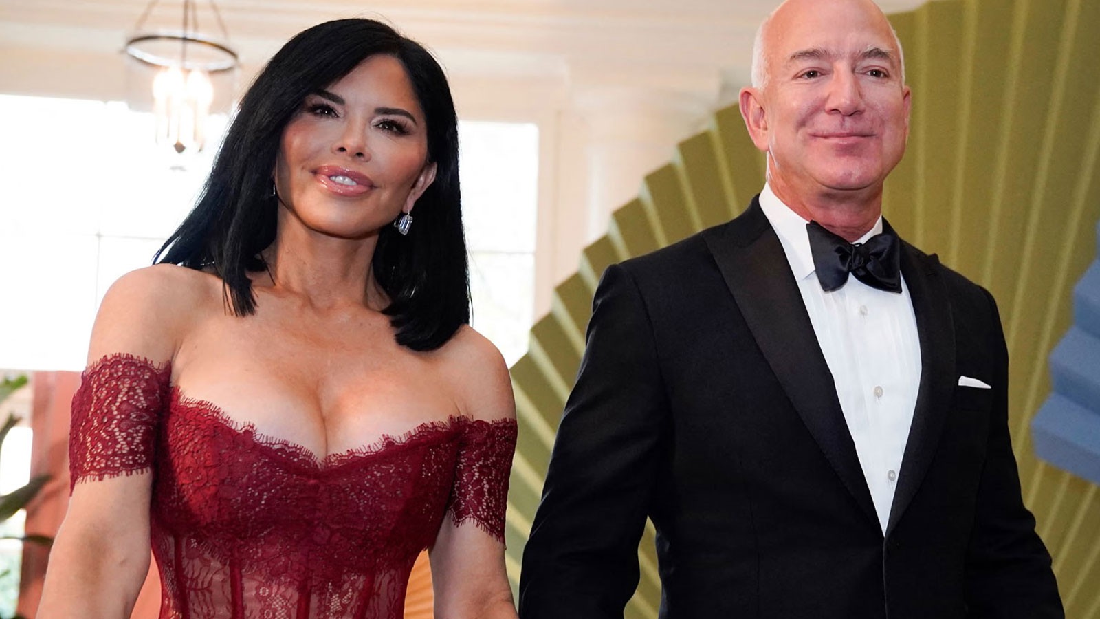 Dünyanın en zengin 10 ismi arasında yer alan Jeff Bezos, düğünü için Türklerin kapısını çaldı thumbnail