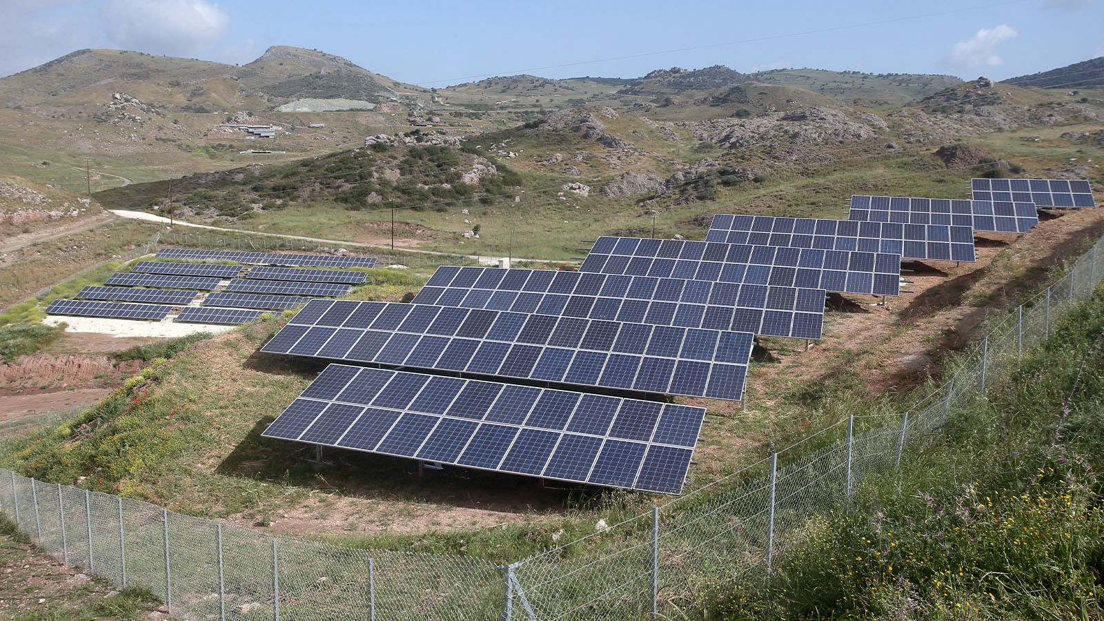 Ara bölgede kritik buluşma! 180 kilometrede güneş panelleri - Resim : 1