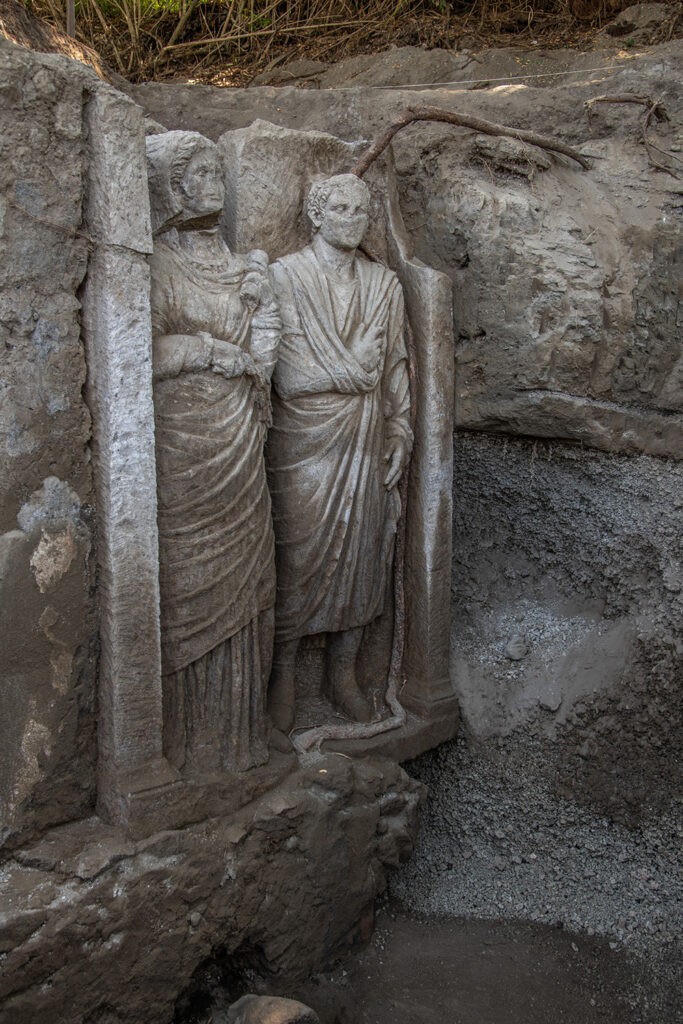 Pompei'deki büyük bir mezarda bulundu; bir erkek, bir kadına ait - Resim : 1