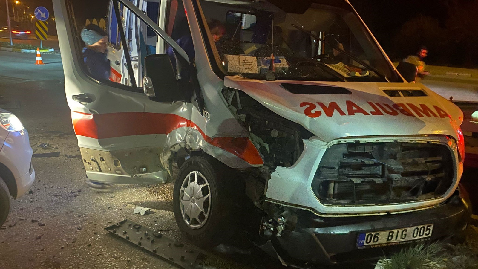Antalya’da ambulans ile cip çarpıştı: 9 yaralı
