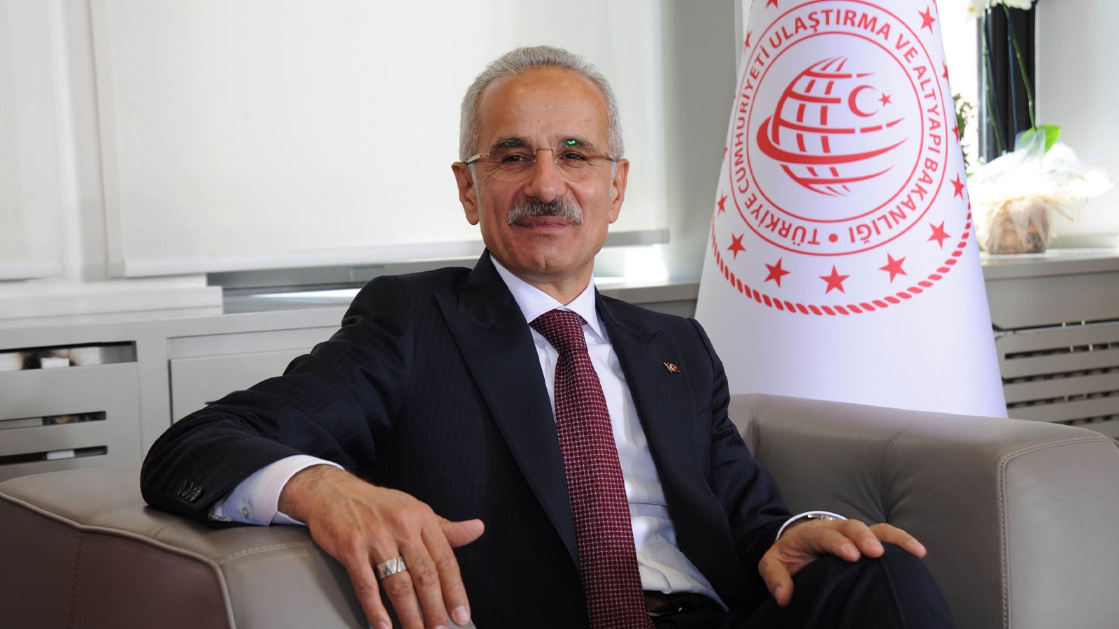 Bakan Uraloğlu: Elektrikli araç şarj istasyonu sayısı 11 bin 37'ye yükseldi thumbnail