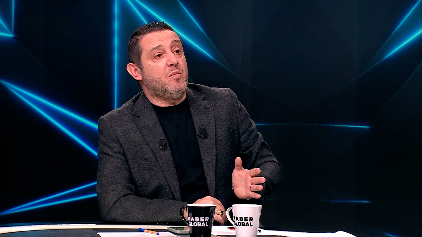 Nihat Kahveci o futbolculara ateş püskürdü! “Bütün yeteneklerini, futbolla ilgili melekelerini, her şeyini bırakmış gibi”