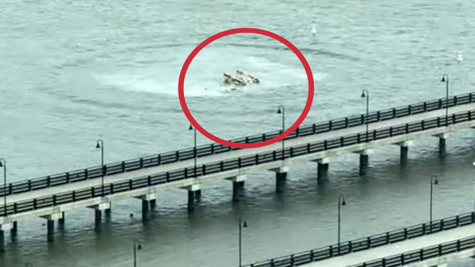 ABD’de helikopter nehre çakıldı: 6 ölü thumbnail