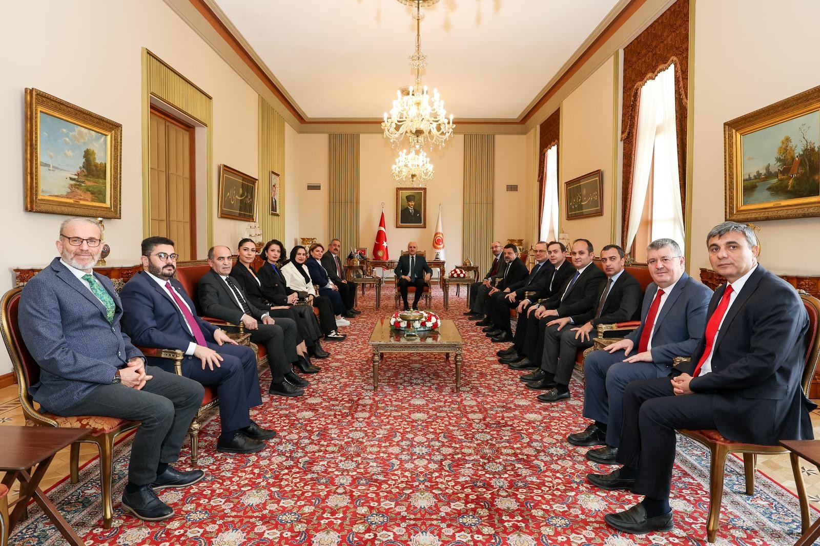 TÜBAF’tan TBMM Başkanı Kurtulmuş’a ziyaret: Gazetecilerin ailelerine gri pasaport talebi - Resim : 1
