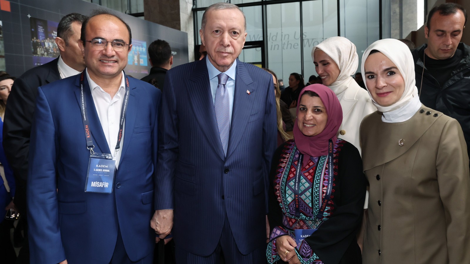bakan-goktas-gazzede-gonullu-olarak-gorev-yaparken-yuva-kuran-profesoru-paylasti-rkuo.jpg