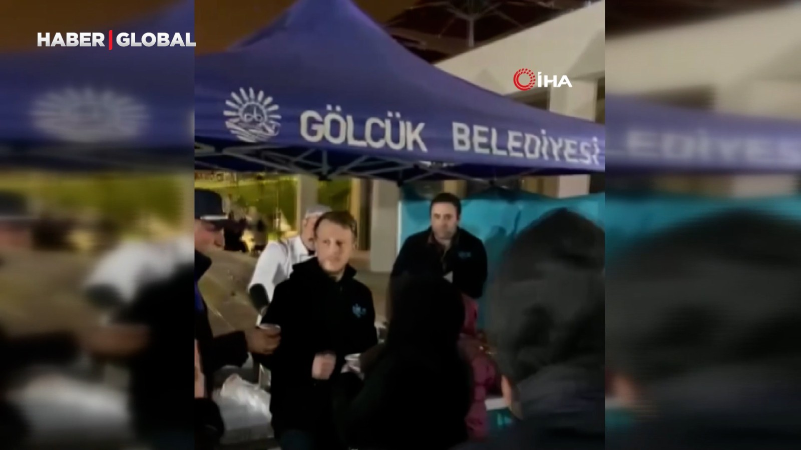golcukten-istanbula-yardim-eli-gece-boyu-yardim-ettiler-6zbg.jpg