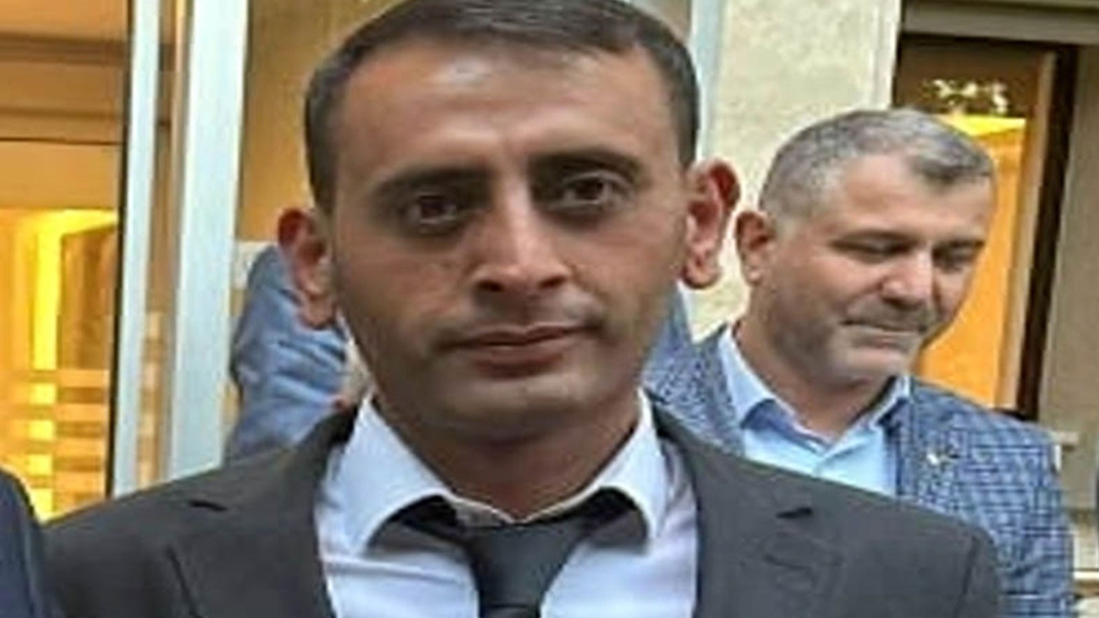 Belediye başkan yardımcısını şekerlikle yaralayan il başkan yardımcısı tutuklandı thumbnail