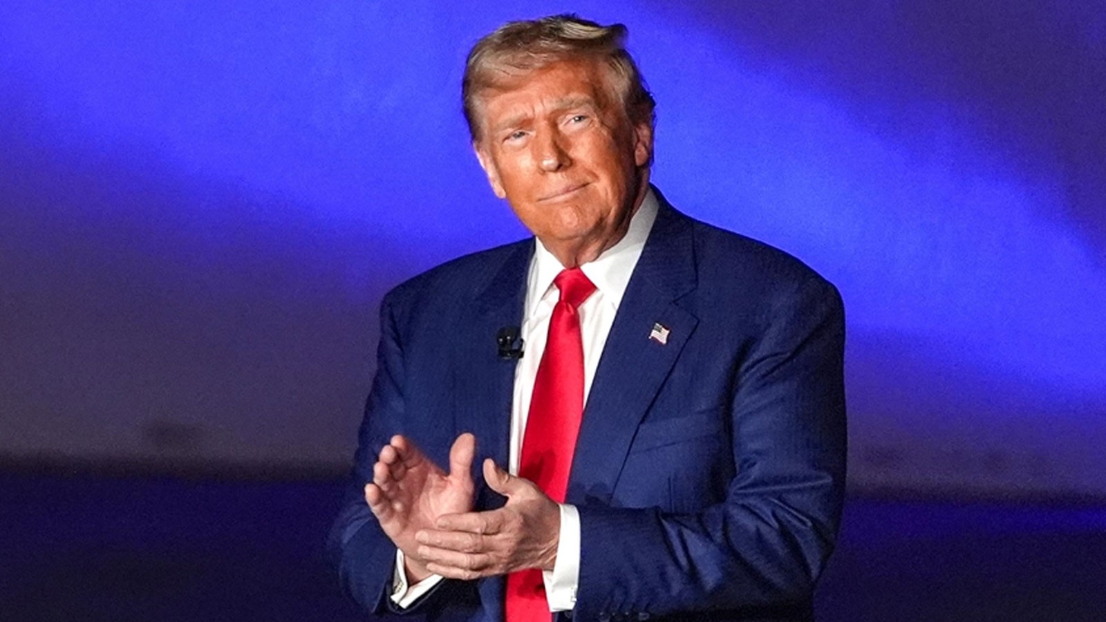 Trump'tan Çin eleştirilerine oyuncaklı yanıt thumbnail