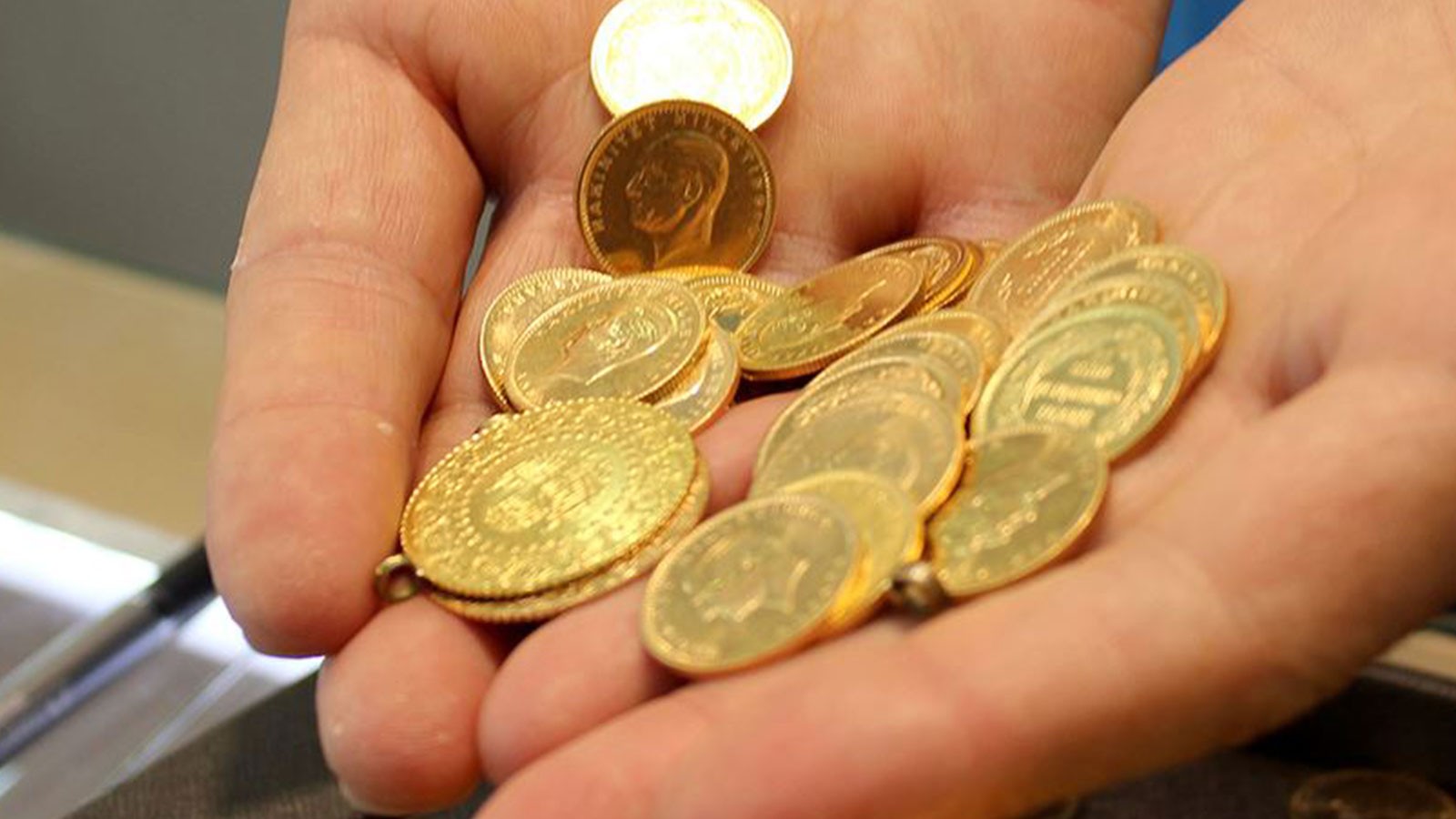 Altın fiyatları güç kaybediyor! Gram altın 4000 TL'ye geldi!