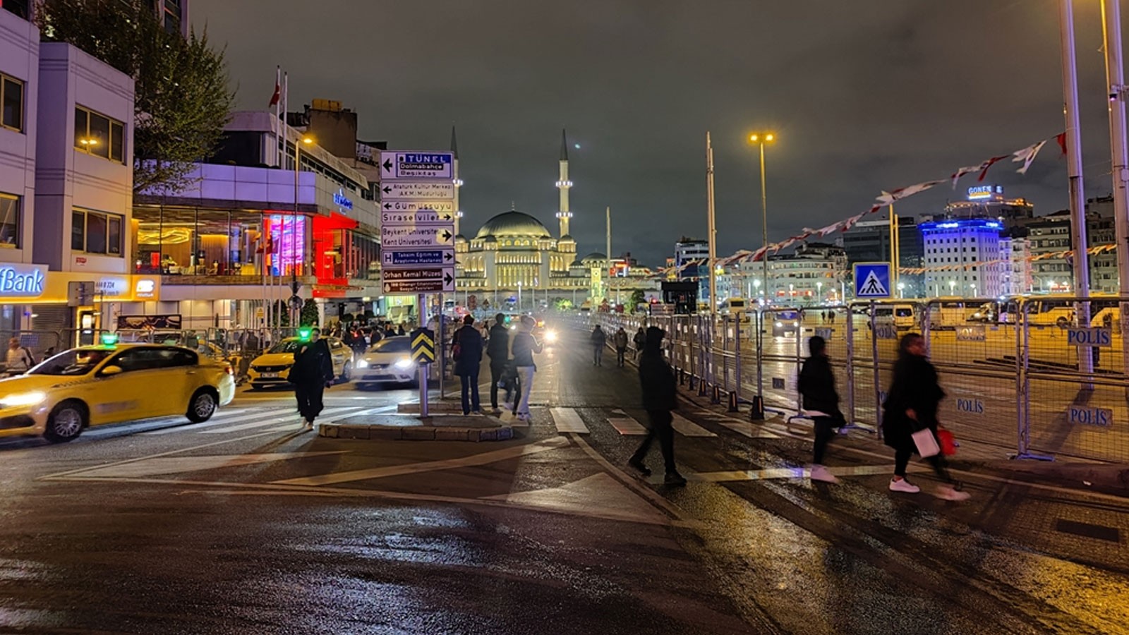 sisli-ve-beyoglunda-1-mayis-onlemleri-kaldirildi-8wiw.jpg