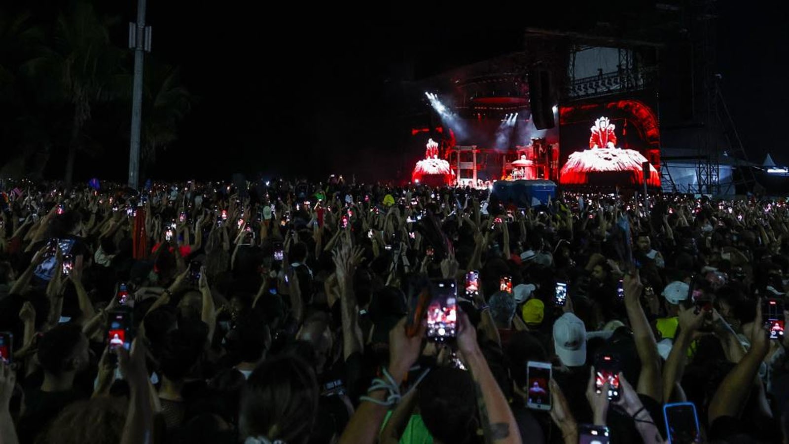 Lady Gaga'nın konserine yönelik bombalı saldırı engellendi! Gözaltılar var thumbnail