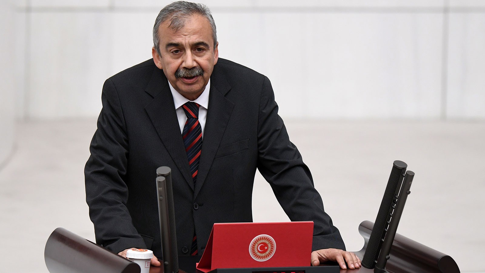 Önder'in vefatının ardından Meclis'teki milletvekili sayısı 592'ye düştü thumbnail