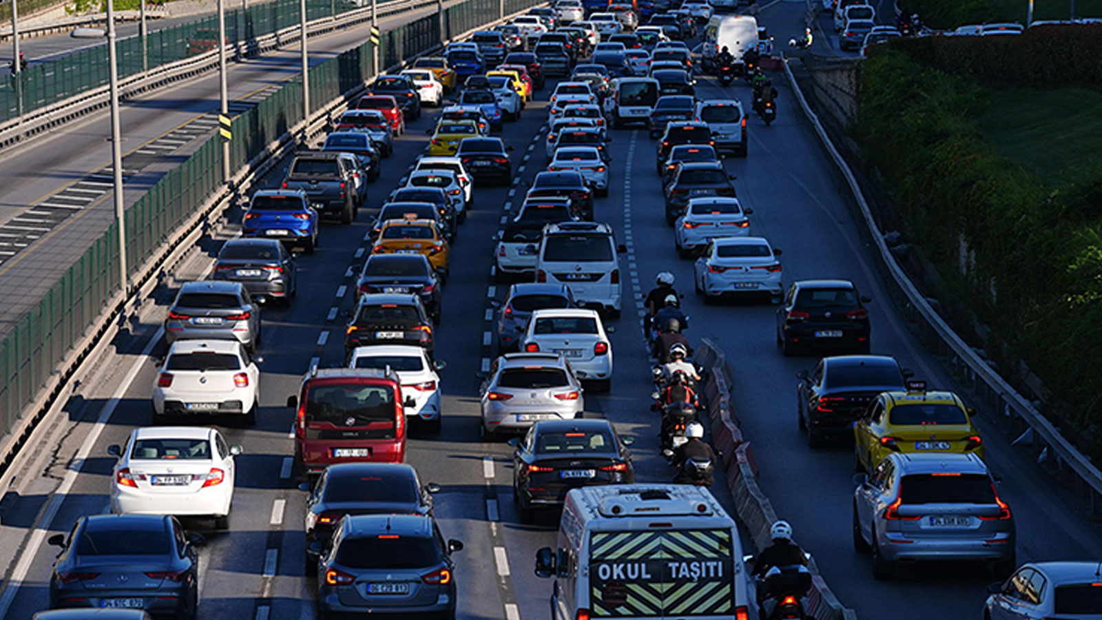 trafikte-bunu-yapan-yandi-3-yila-kadar-hapis-cezasi-var-rdgp.jpg