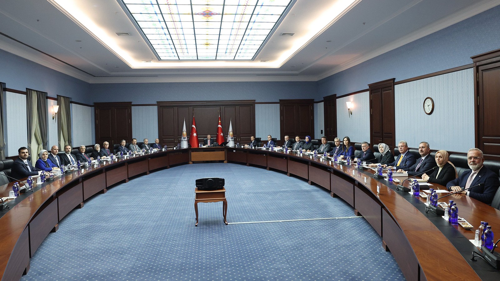 AK Parti MYK toplandı: Terörsüz Türkiye başta olmak üzere pek çok başlık masada thumbnail