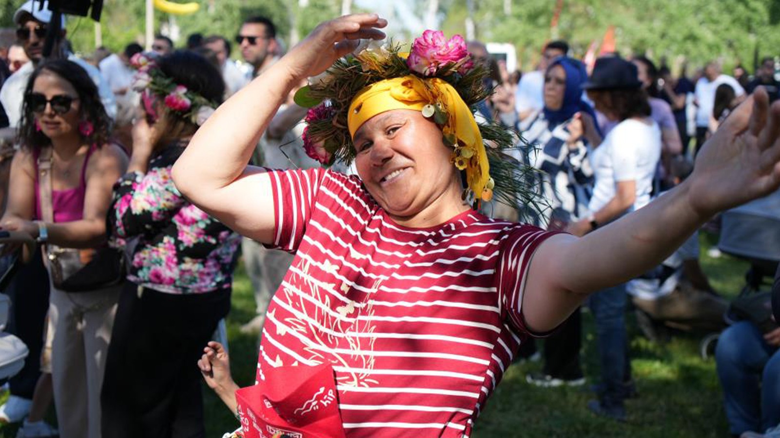 Edirne'de 1400 yıllık Kakava ateşi yakıldı thumbnail