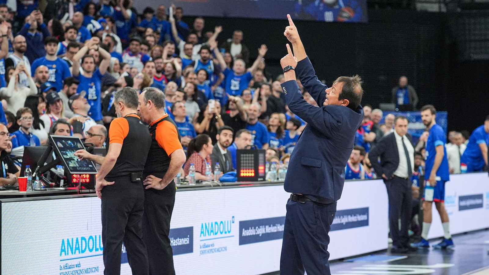 Ergin Ataman'dan Anadolu Efes taraftarıyla yaşadığı gerginlik hakkında açıklama