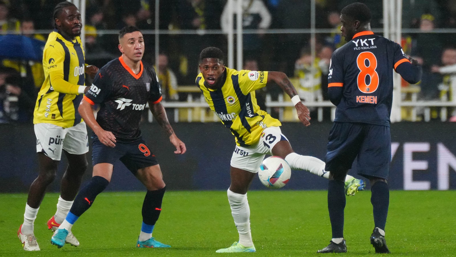 Başakşehir Fenerbahçe maçı yarın saat kaçta, hangi kanalda? Başakşehir FB muhtemel 11'leri!