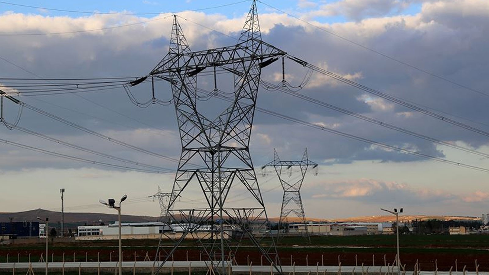 Dünyada elektrik üretiminin yüzde 41'i yenilenebilir ve nükleer enerjiden sağlandı