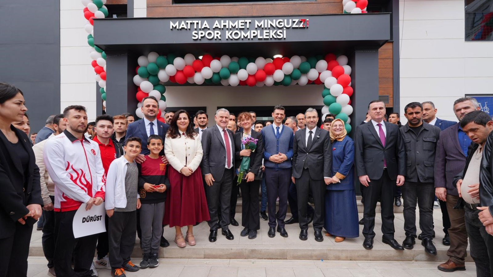 Pendik'te Mattia Ahmet Minguzzi Spor Kompleksi, Minguzzi ailesinin katılımıyla açıldı