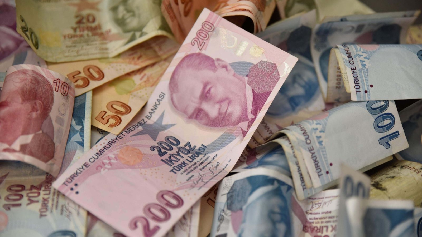 Borçlu belediyelere kredi yasağı getirildi!