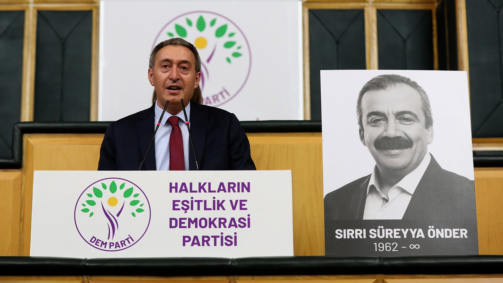 DEM Parti Eş Genel Başkanı Bakırhan: Hayal edilen günlerin kapısı aralandı thumbnail