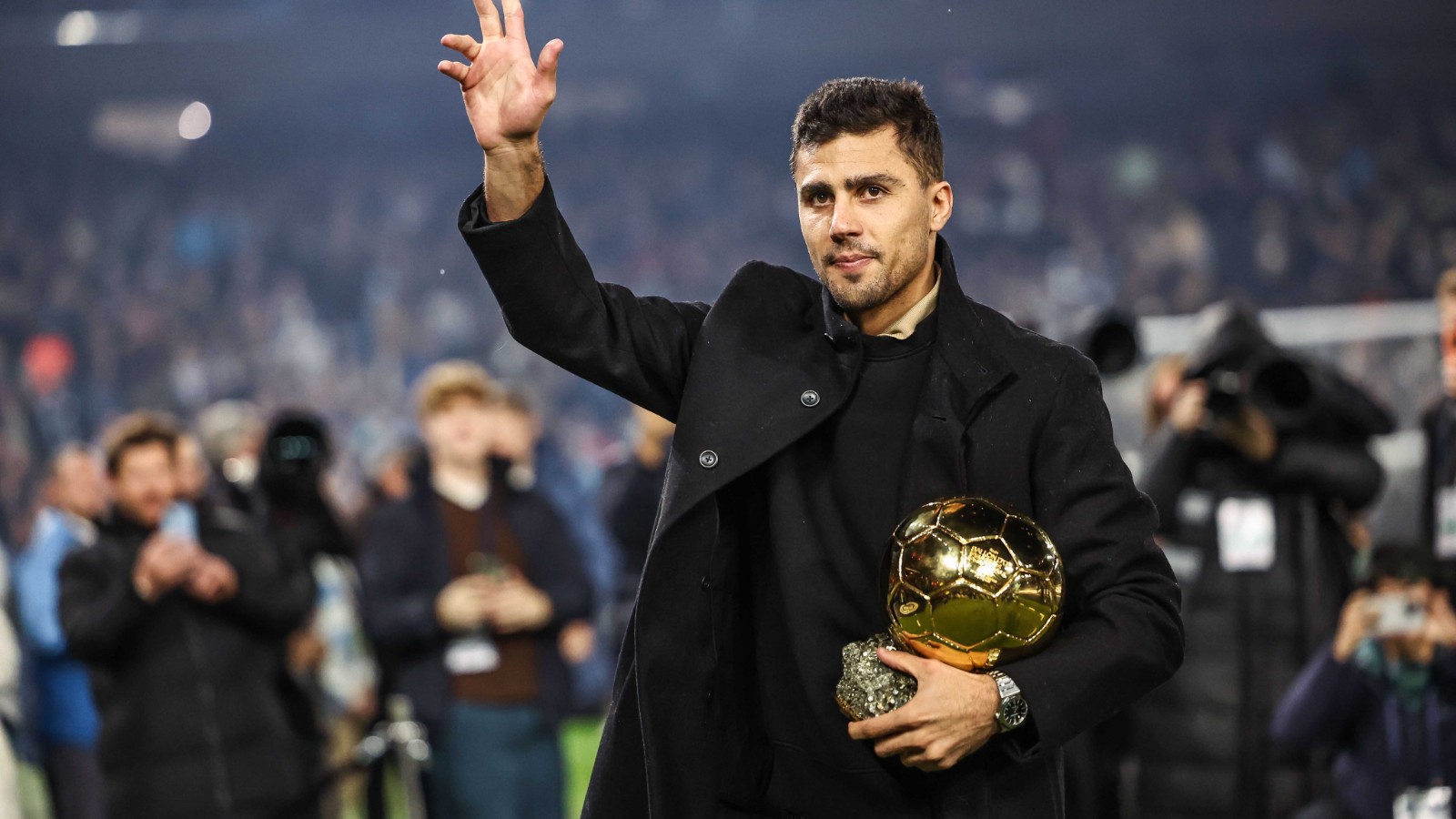 Real Madrid'in en az 7 sıfırlı orta saha transfer listesi, cebindeki akrebi çıkarmak zorunda!