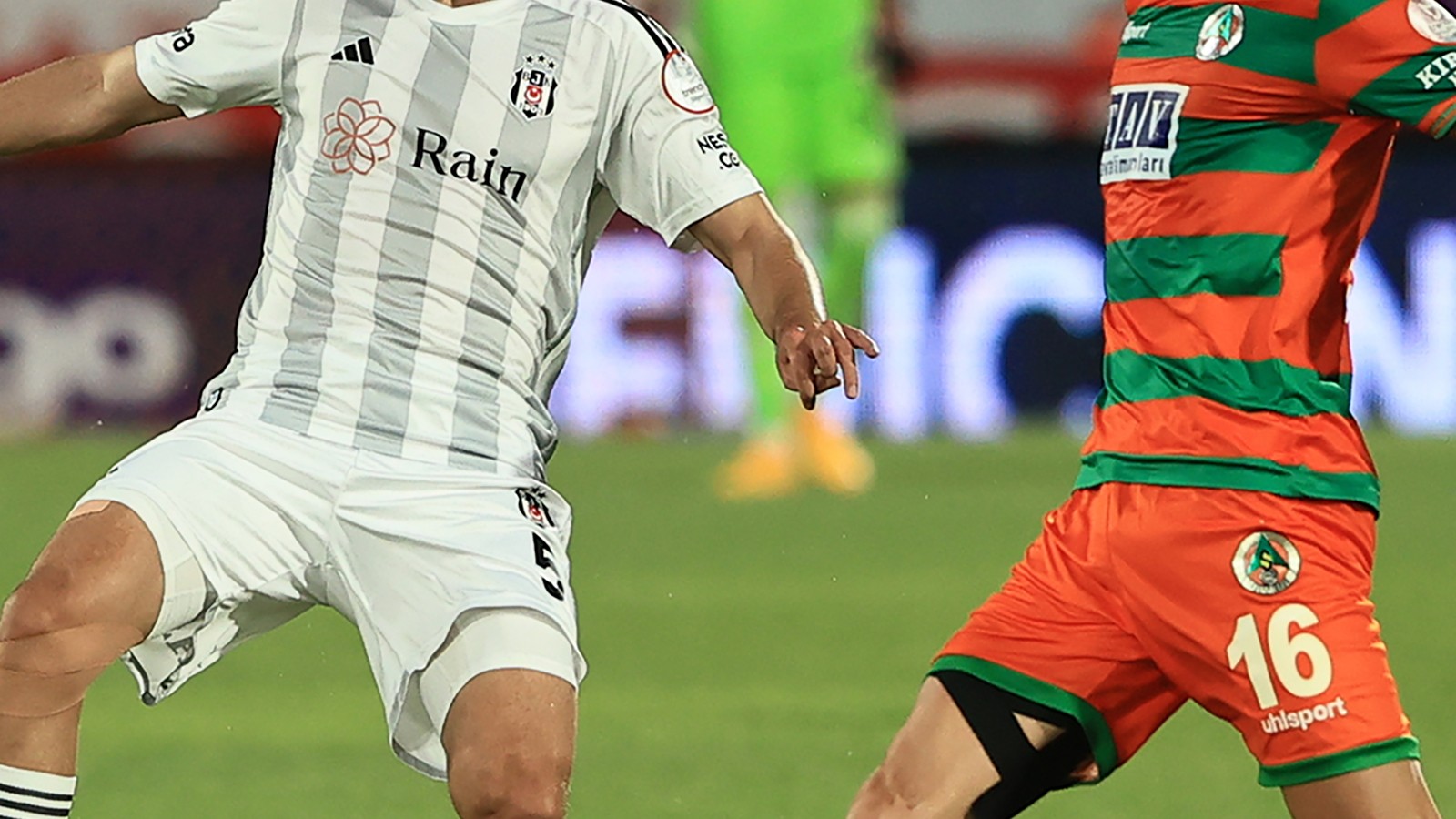 Beşiktaş, Alanyaspor'a konuk oluyor