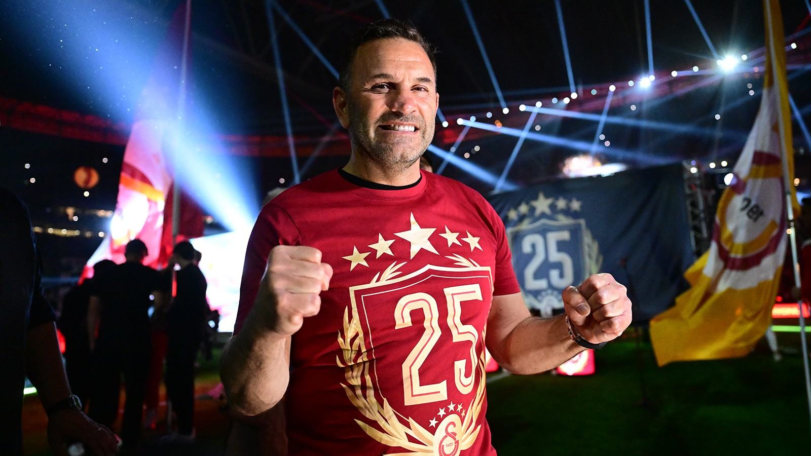 Galatasaray Teknik Direktörü Okan Buruk: "4 gün arayla 2 tane kupa kazanmak gerçekten inanılmaz bir mutluluk"