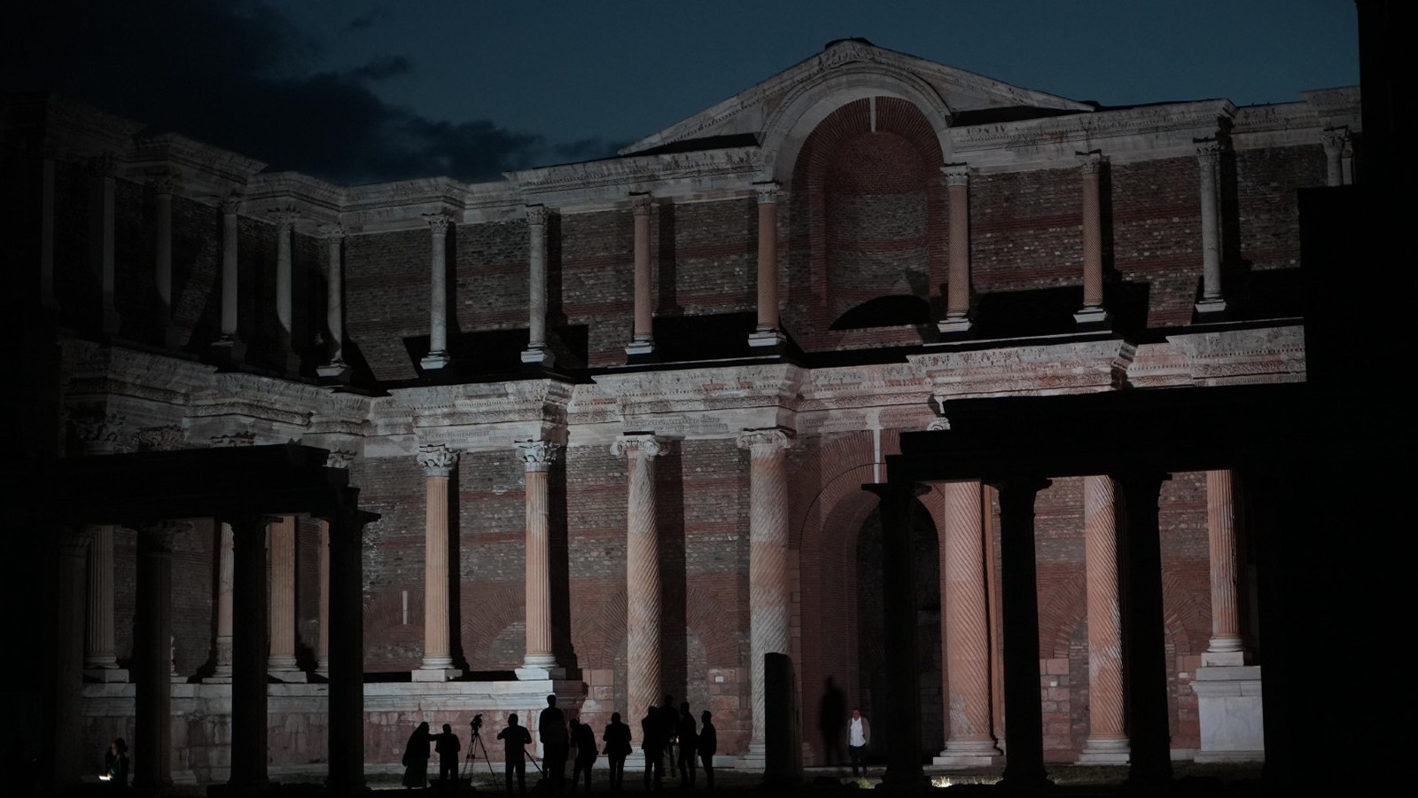 Tarihteki ilk paranın basıldığı yerde farklı bir deneyim: Sardes Antik Kenti'nde gece müzeciliği