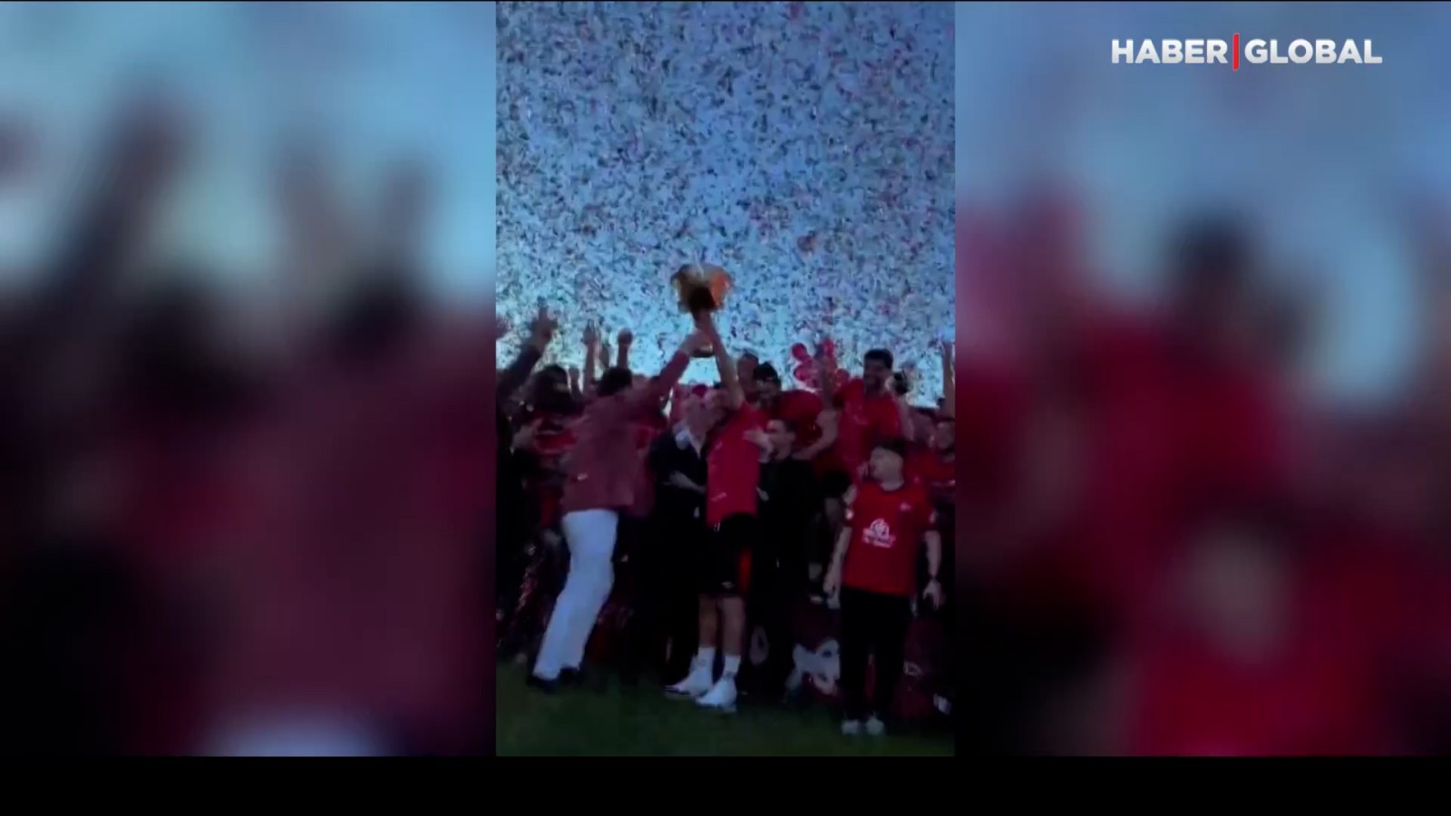 Tractor FC taraftarlarından iki rekor: Dünyanın en uzunu oldu