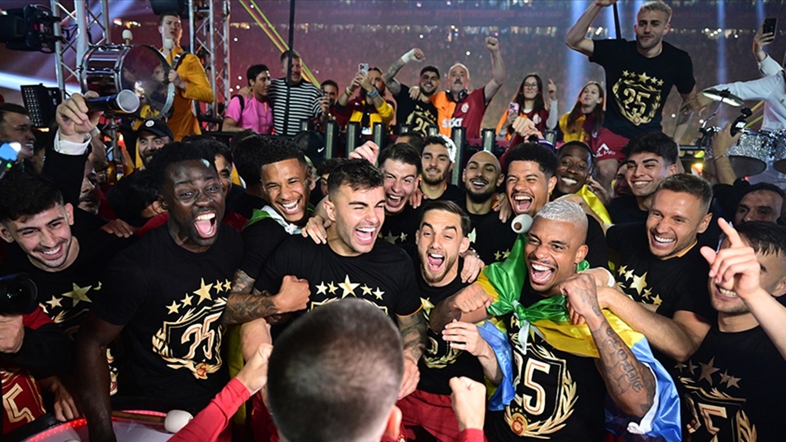 Galatasaray’ın şampiyonluk kutlamalarında sahne alacak sanatçılar belli oldu!