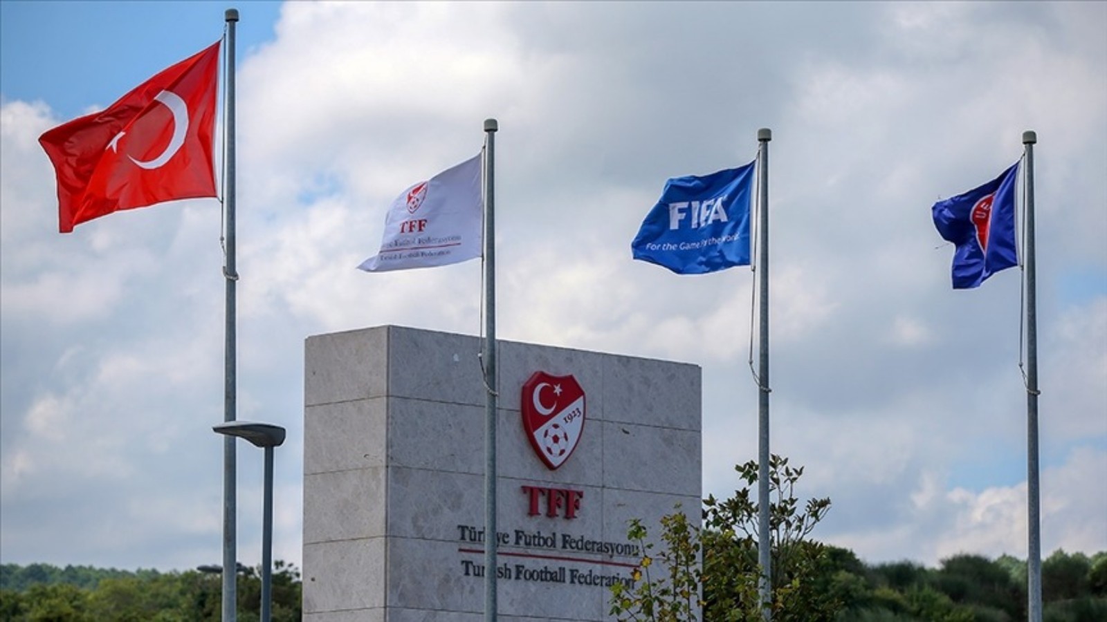 PFDK'dan Trabzonspor, Beşiktaş ve Galatasaray'a para cezası thumbnail