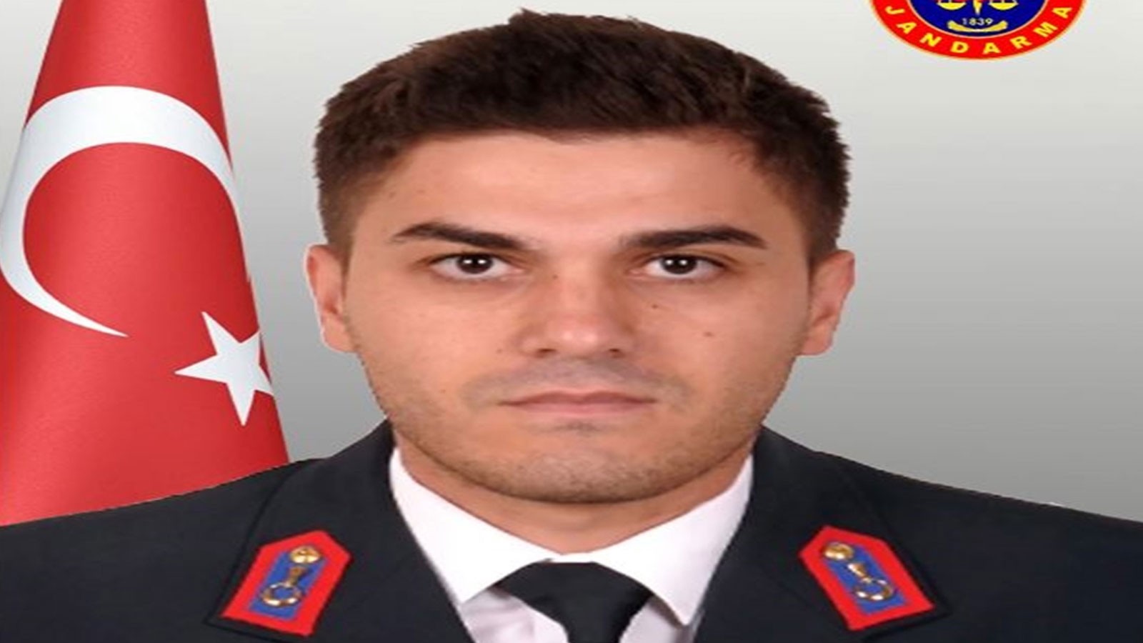 Bakan Yerlikaya acı haberi duyurdu: Eğimli arazide düşen jandarma personeli şehit oldu thumbnail