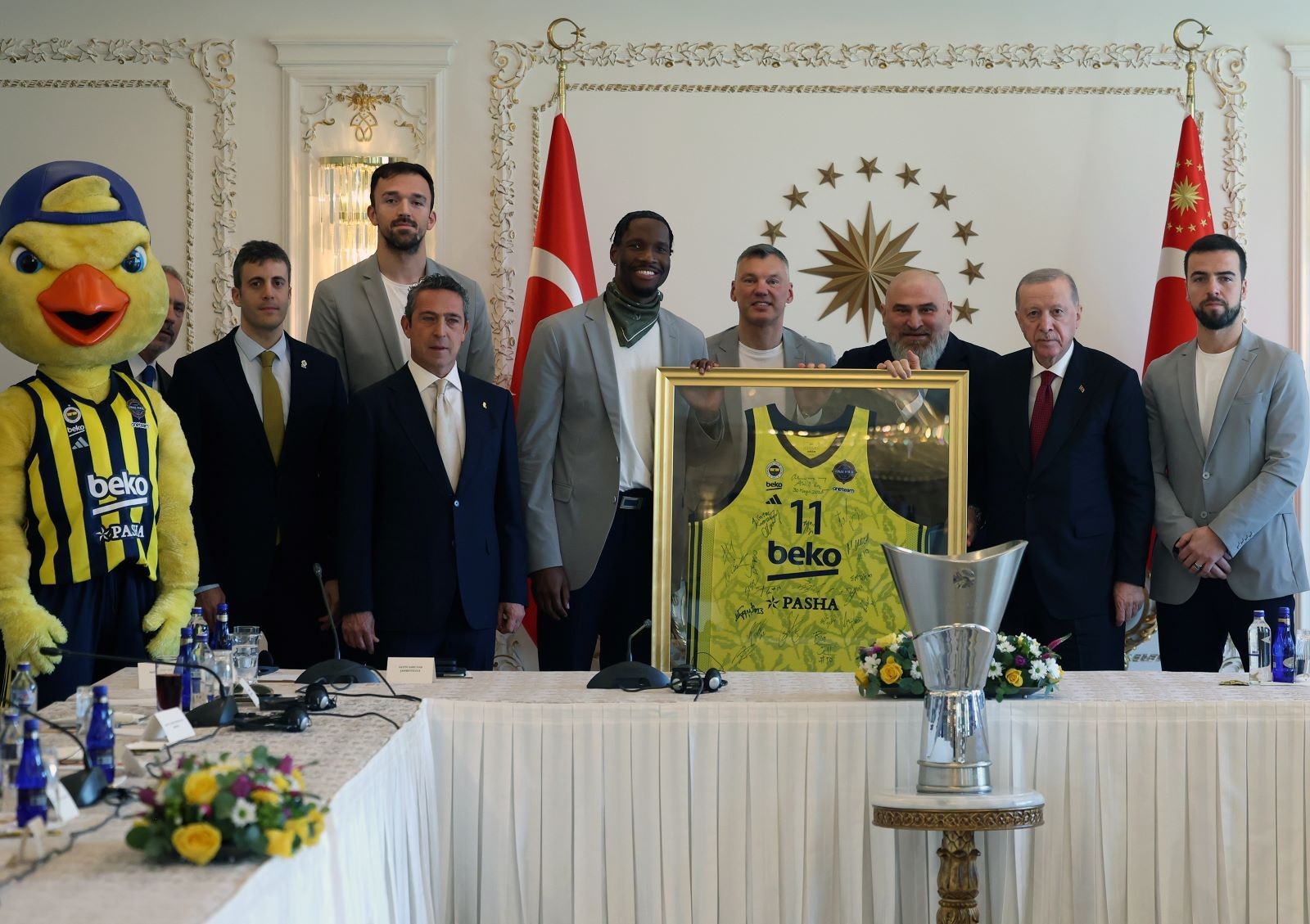Cumhurbaşkanı Erdoğan, Euroleague şampiyonu Fenerbahçe Beko'yu kabul etti - Resim: 1
