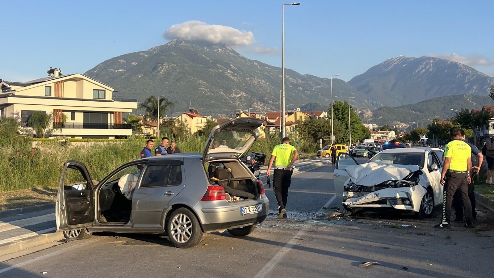 Muğla'da feci kaza: 1 ölü, 3 yaralı thumbnail