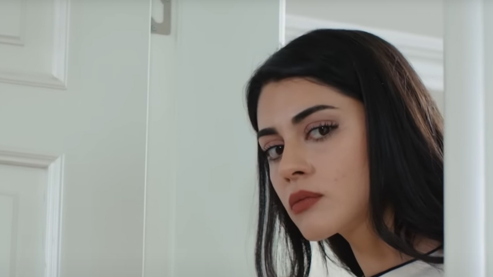 Gelin dizisi yeni bölüm izle! Kanal 7 Gelin dizisi 215. bölüm izle