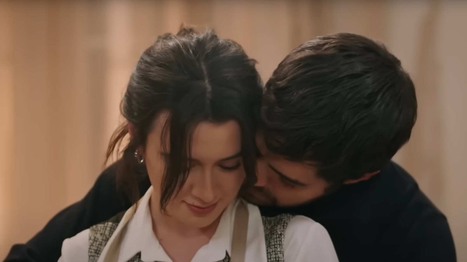 Rüzgarlı Tepe dizisi yeni bölüm izle! Kanal 7 Rüzgarlı Tepe dizisi 207. bölüm izle