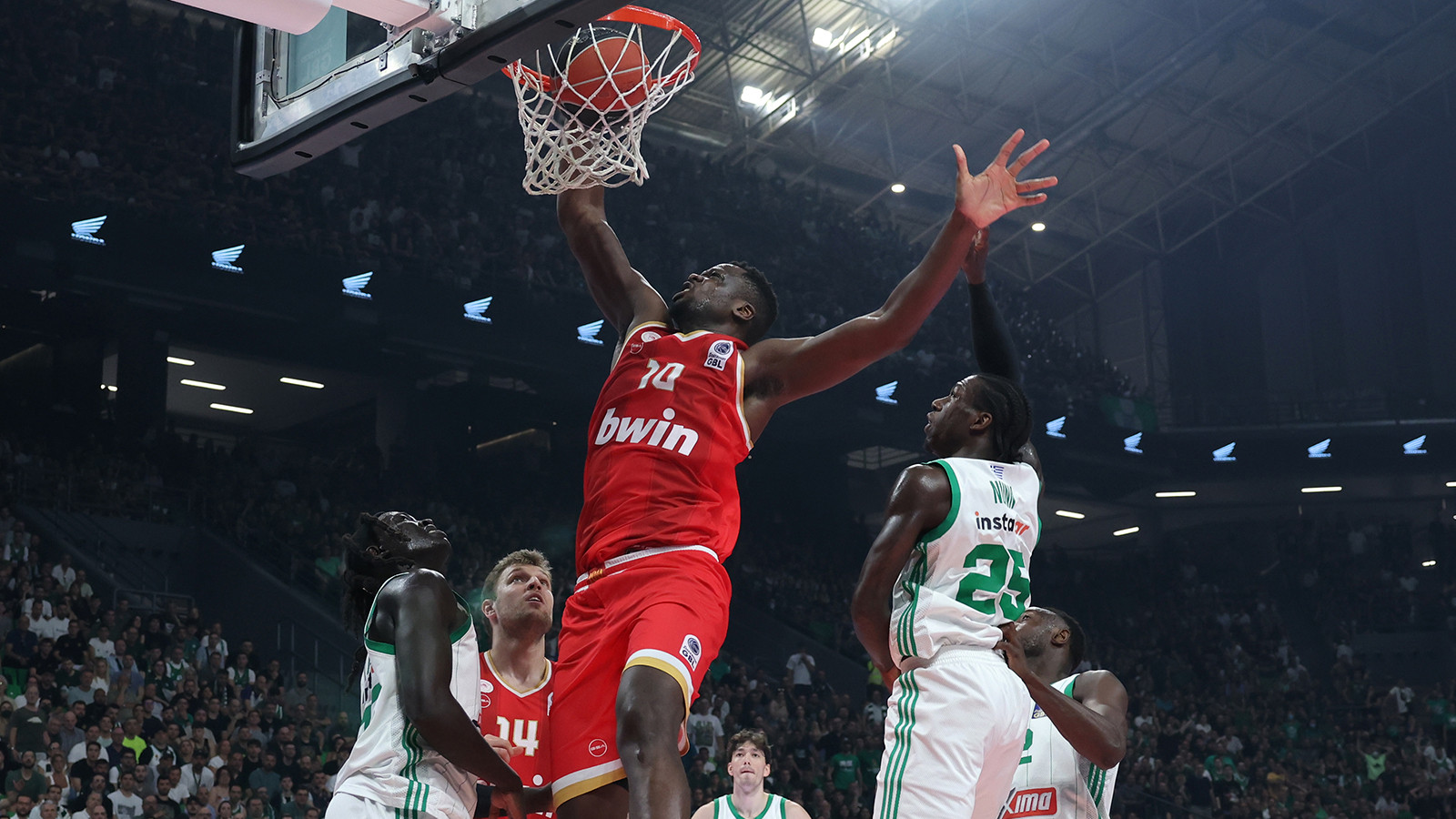 Olympiakos, Panathinaikos’u yenerek Yunanistan’da şampiyon oldu