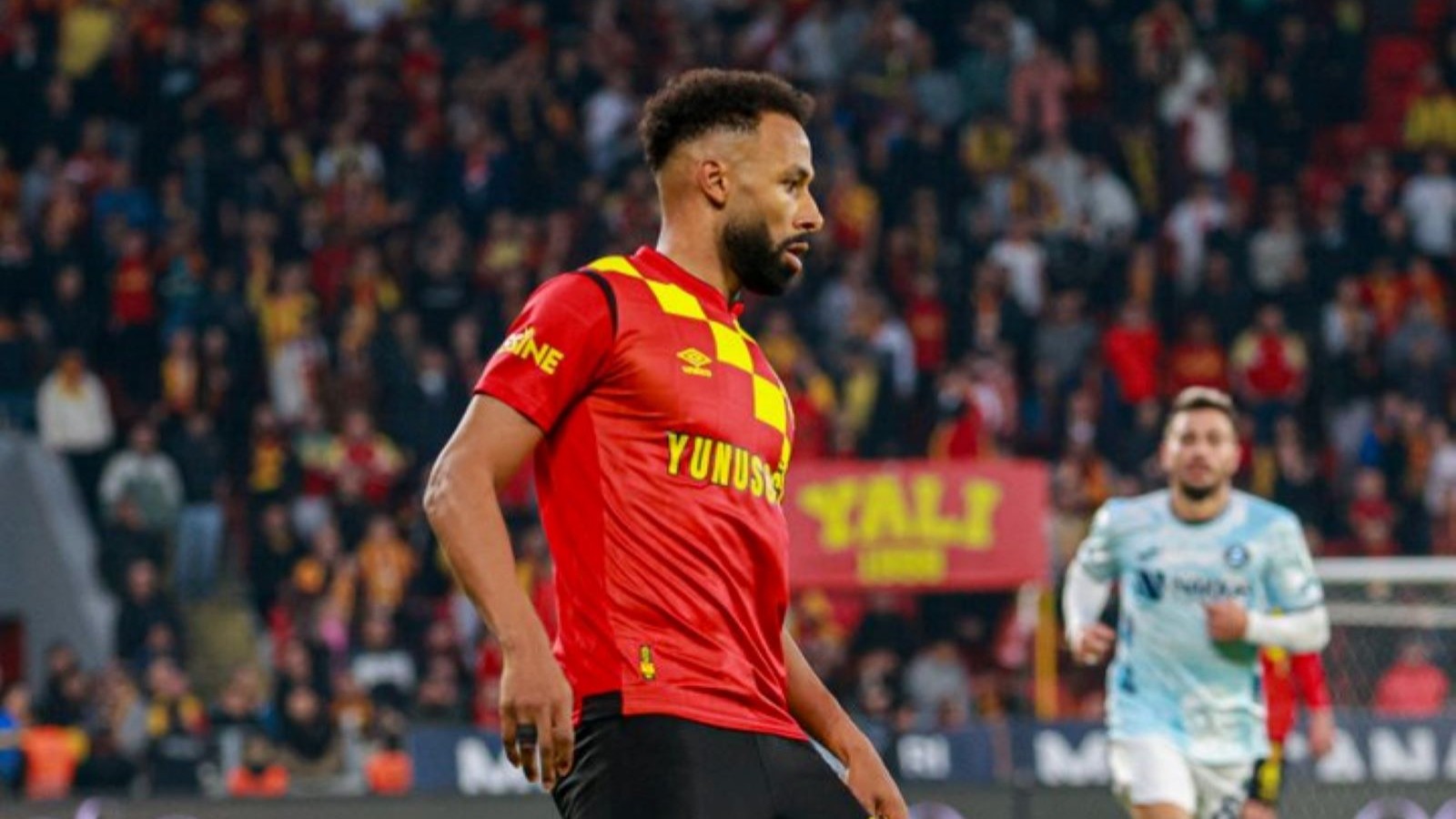Göztepe'de vedalar sürüyor: 3 oyuncu için daha mesaj thumbnail