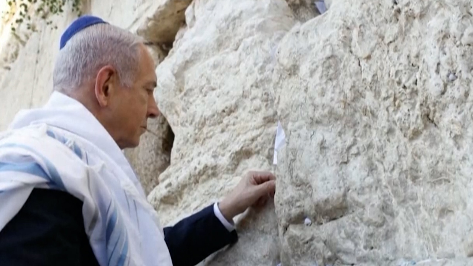 İran’a saldıran Netanyahu ağlama duvarına bu notu bıraktı