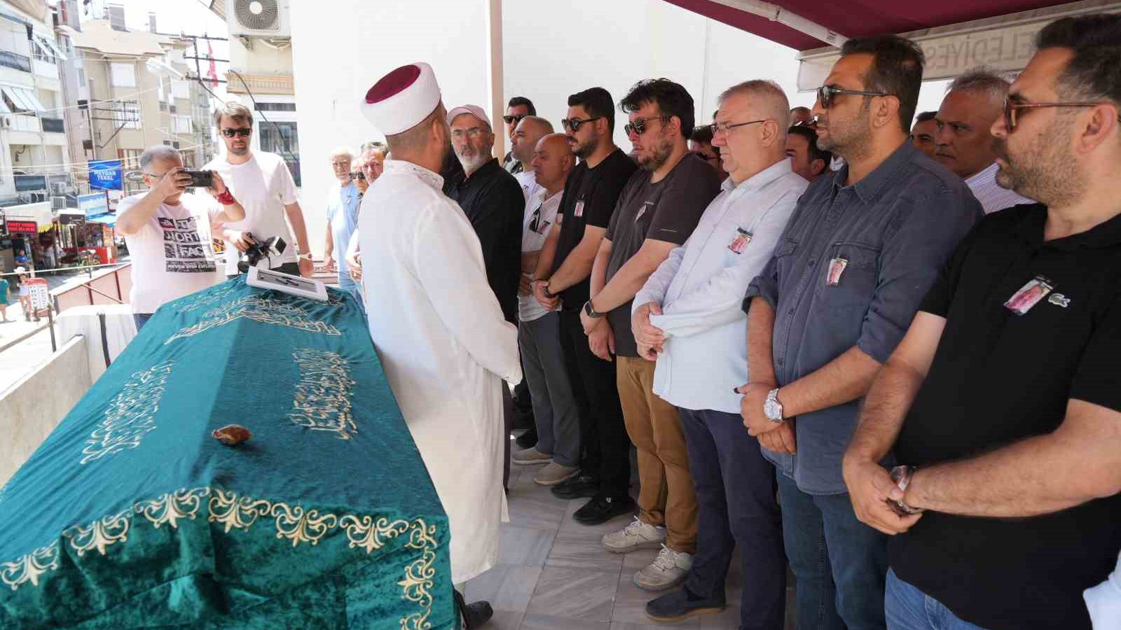 Edremit turizminin öncülerinden Adem Kuşçuoğlu hayatını kaybetti Edremit turizminin öncülerinden Adem Kuşçuoğlu hayatını kaybetti