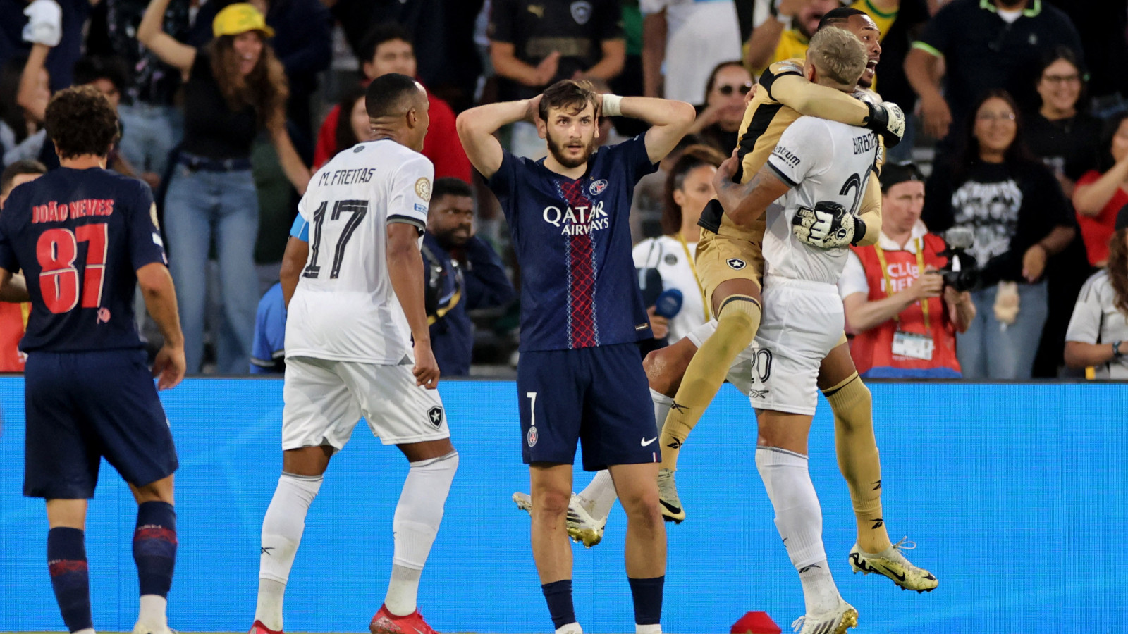 Botafogo ve PSG maçından bir kare