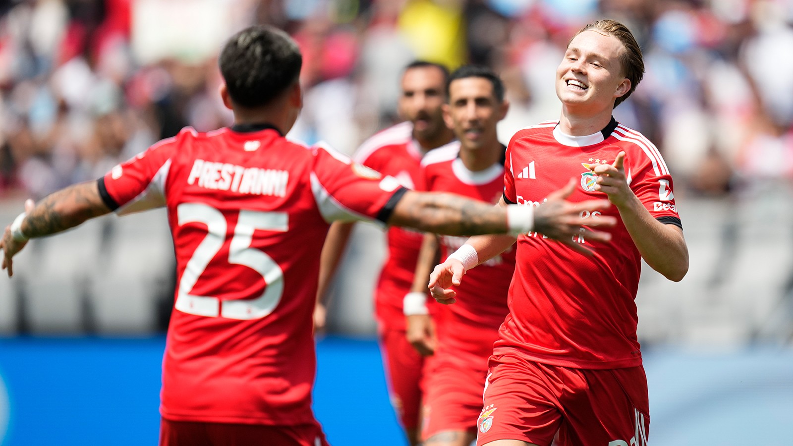 Kerem ve Orkun'lu Benfica, Bayern Münih'i devirerek grubu zirvede tamamladı thumbnail