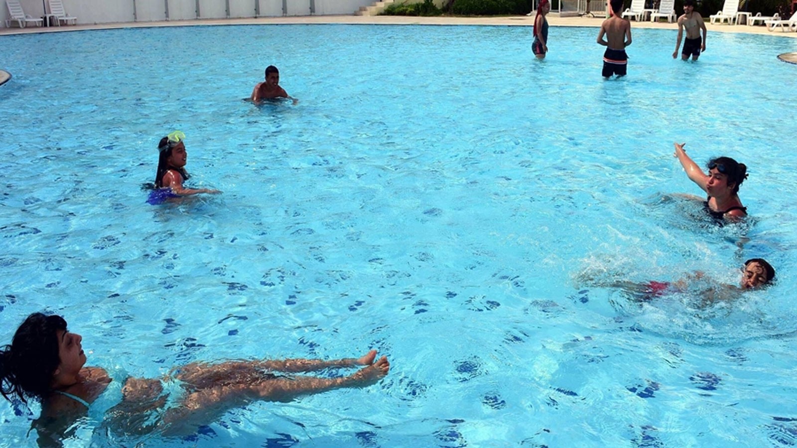 'Serinlemek için girilen sudaki bakteri miktarı ölümcül sonuçlara neden olabilir' thumbnail