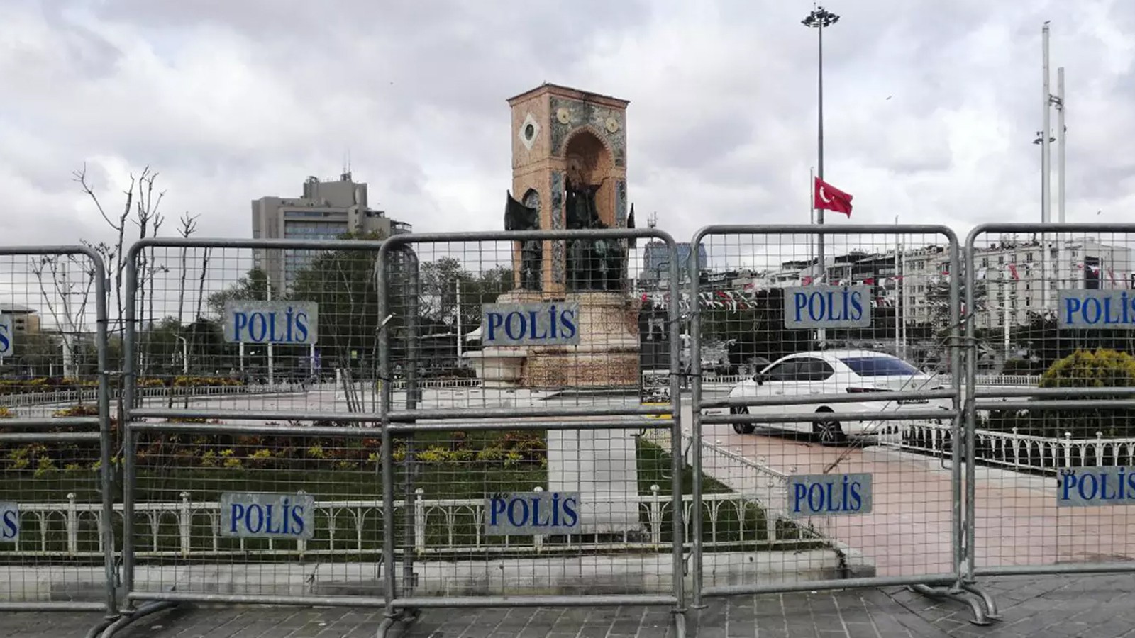 Beyoğlu’nda 24 saatlik yasak: Hiçbir etkinliğe izin verilmeyecek! thumbnail